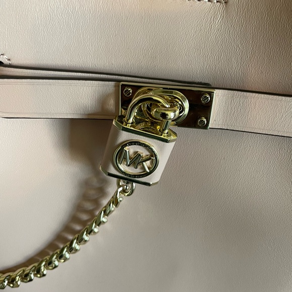 Micheal Kors bag - Picture 2 of 5